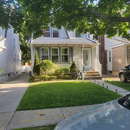 Adorable 2 Bedrooms In Bellerose Ny